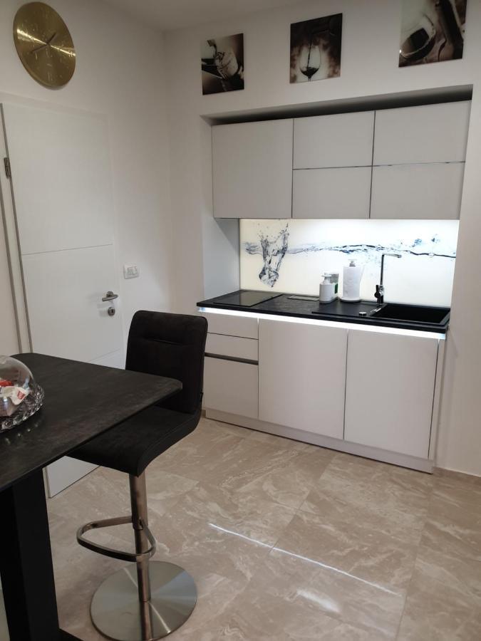 Love Nest Apartment 류블랴나 외부 사진
